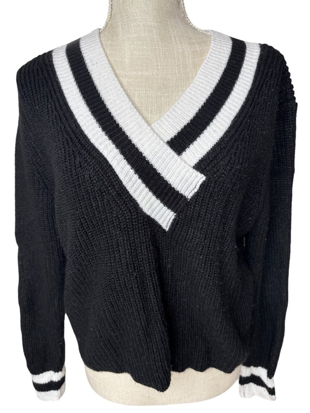 DKNY Black & White Ribbed V-Neck Sweater M